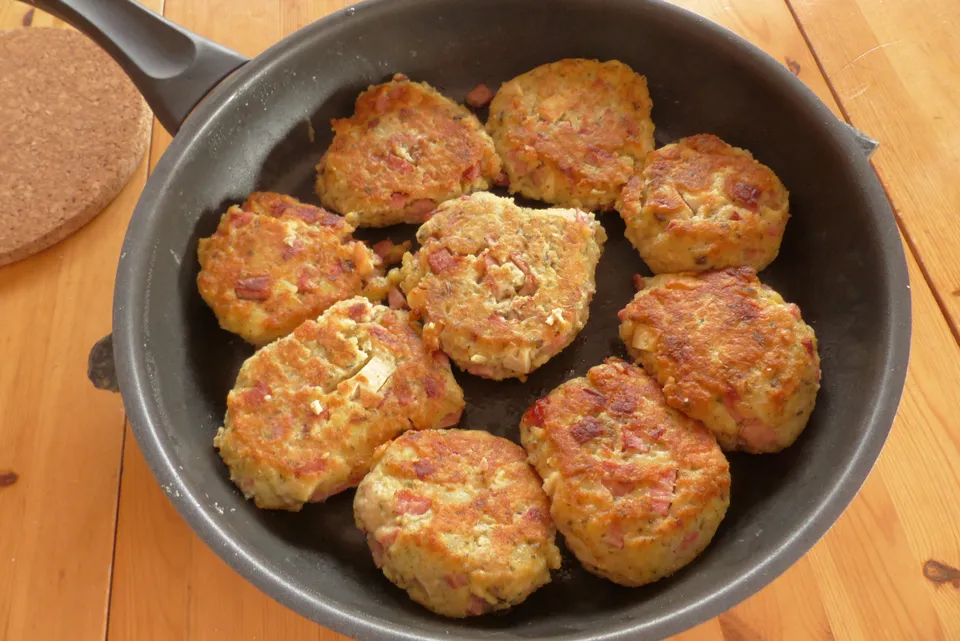 Kartoffellaibchen mit Wurst 