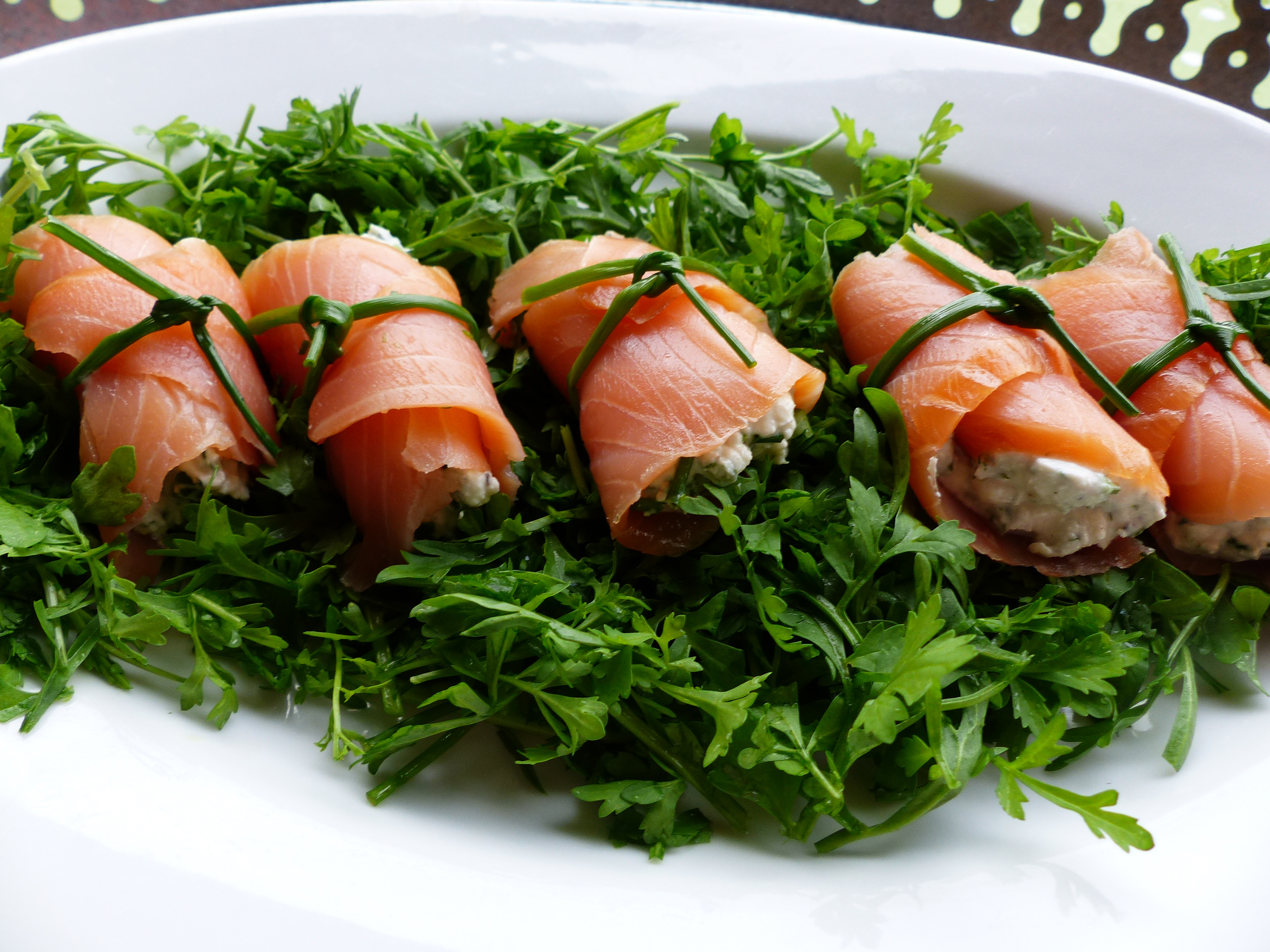 Lachsröllchen im Kressebeet