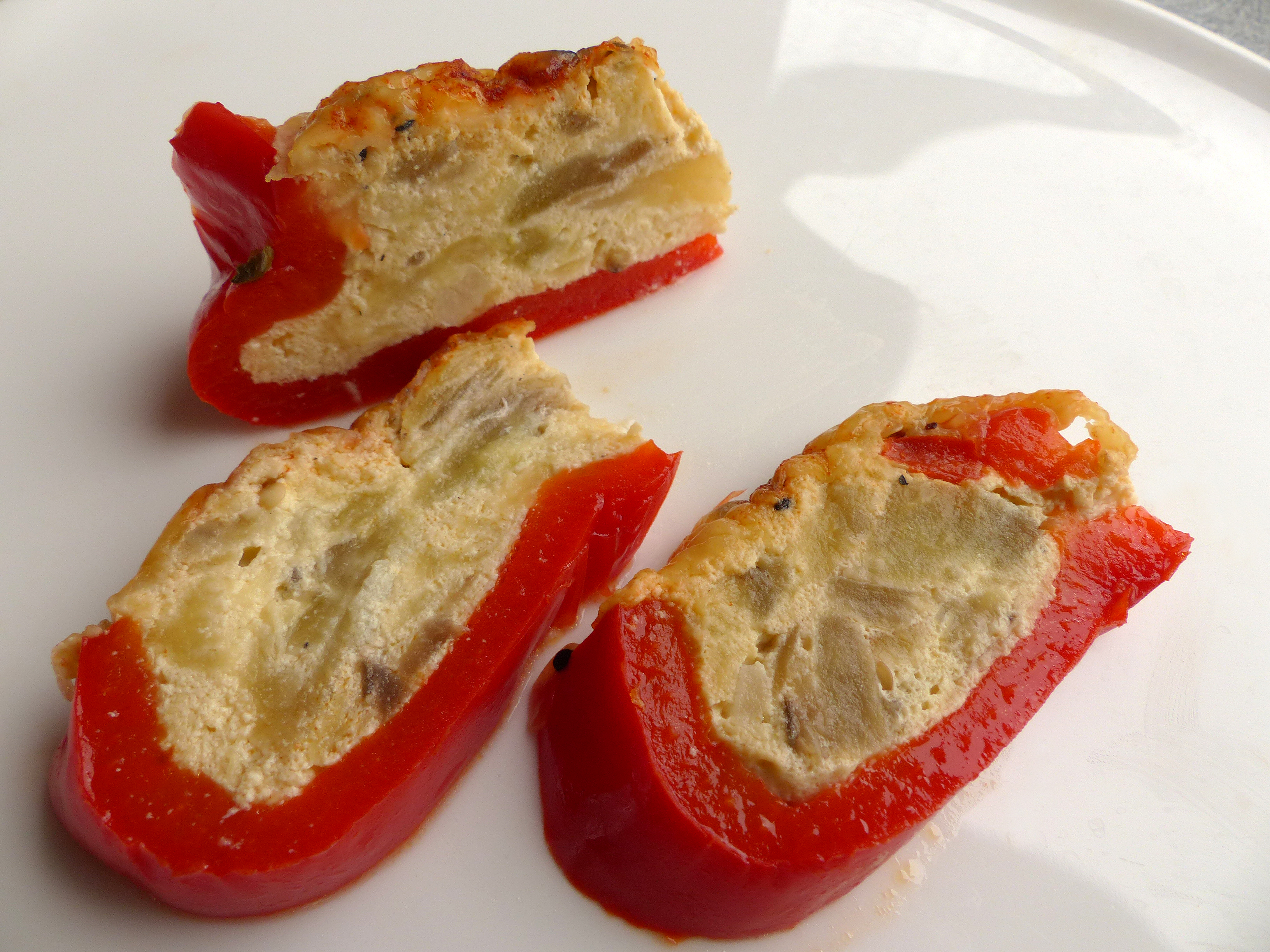 Paprika mit Auberginen-Joghurt-Fülle, gebacken