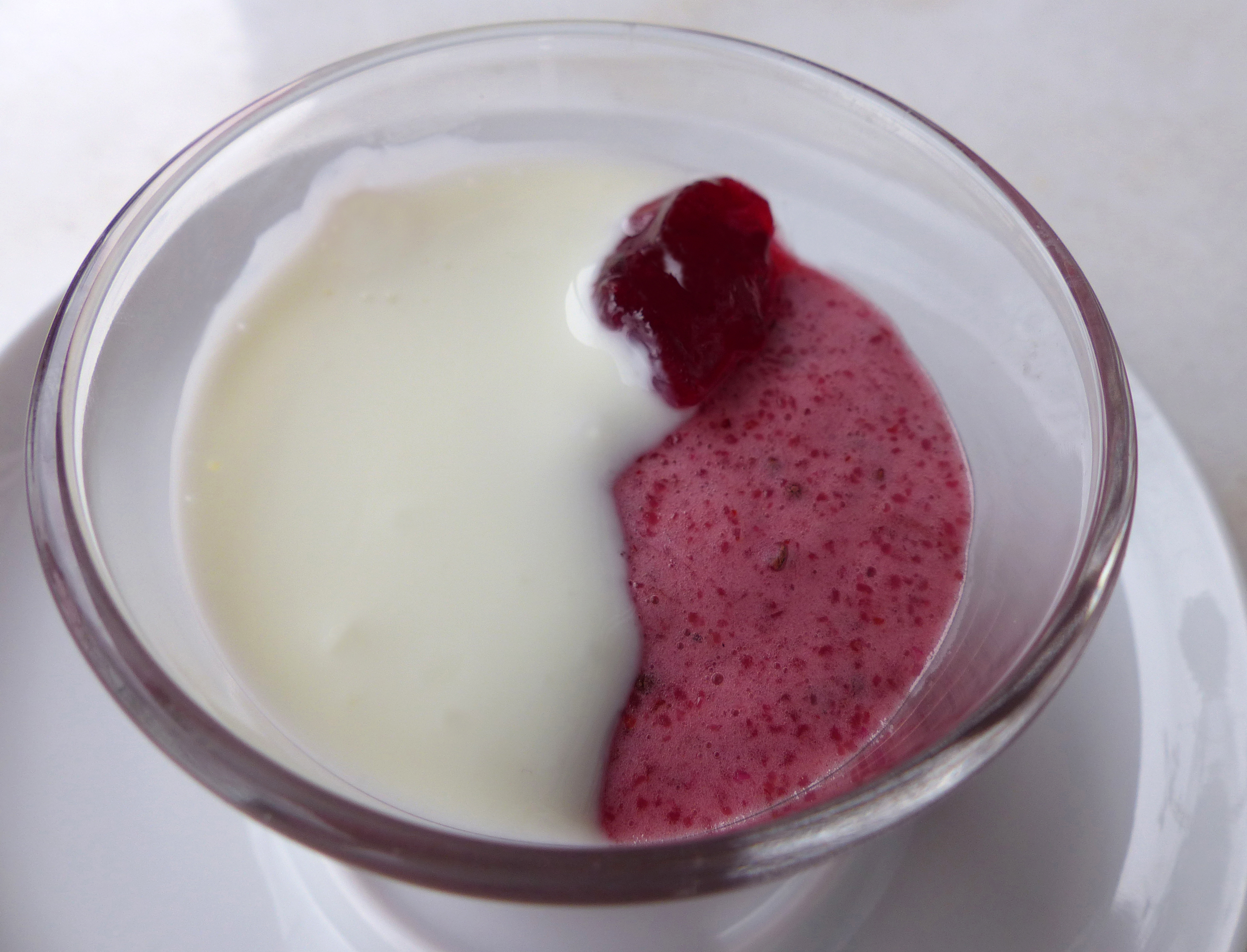 Preiselbeer-Chia-Schaum