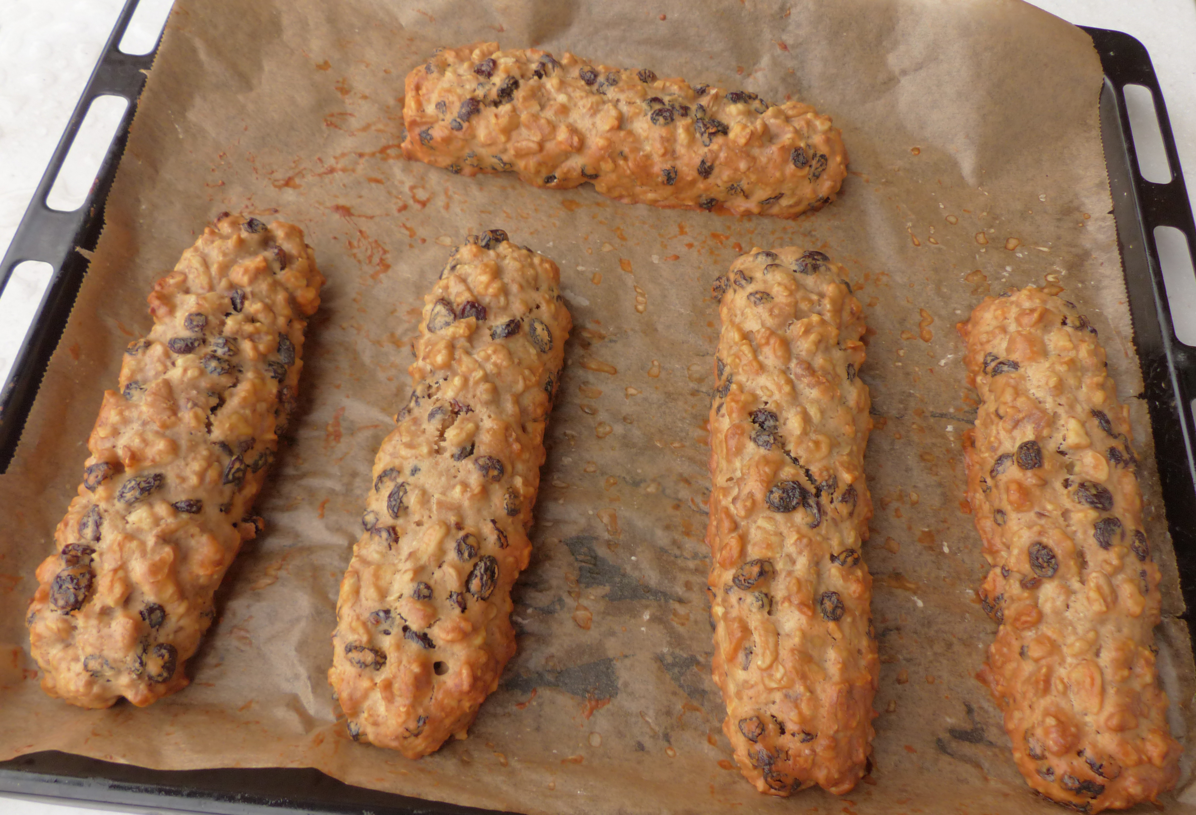 <p>Fertiggebackene Nusszwieback-Stollen</p>