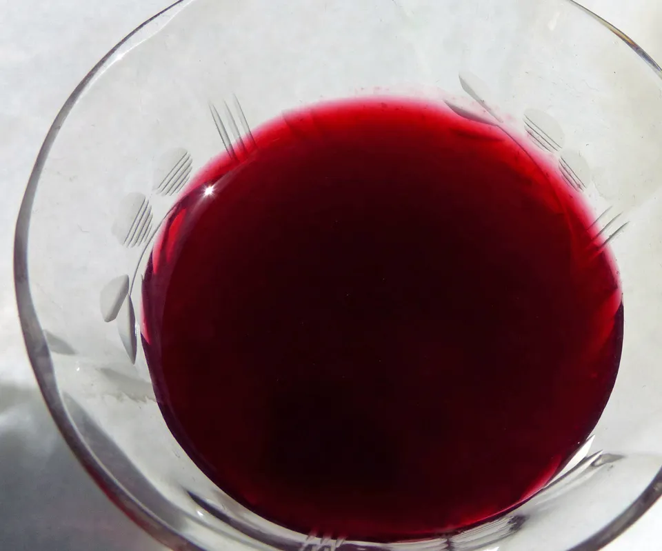 Cassis, Ribiselschnaps