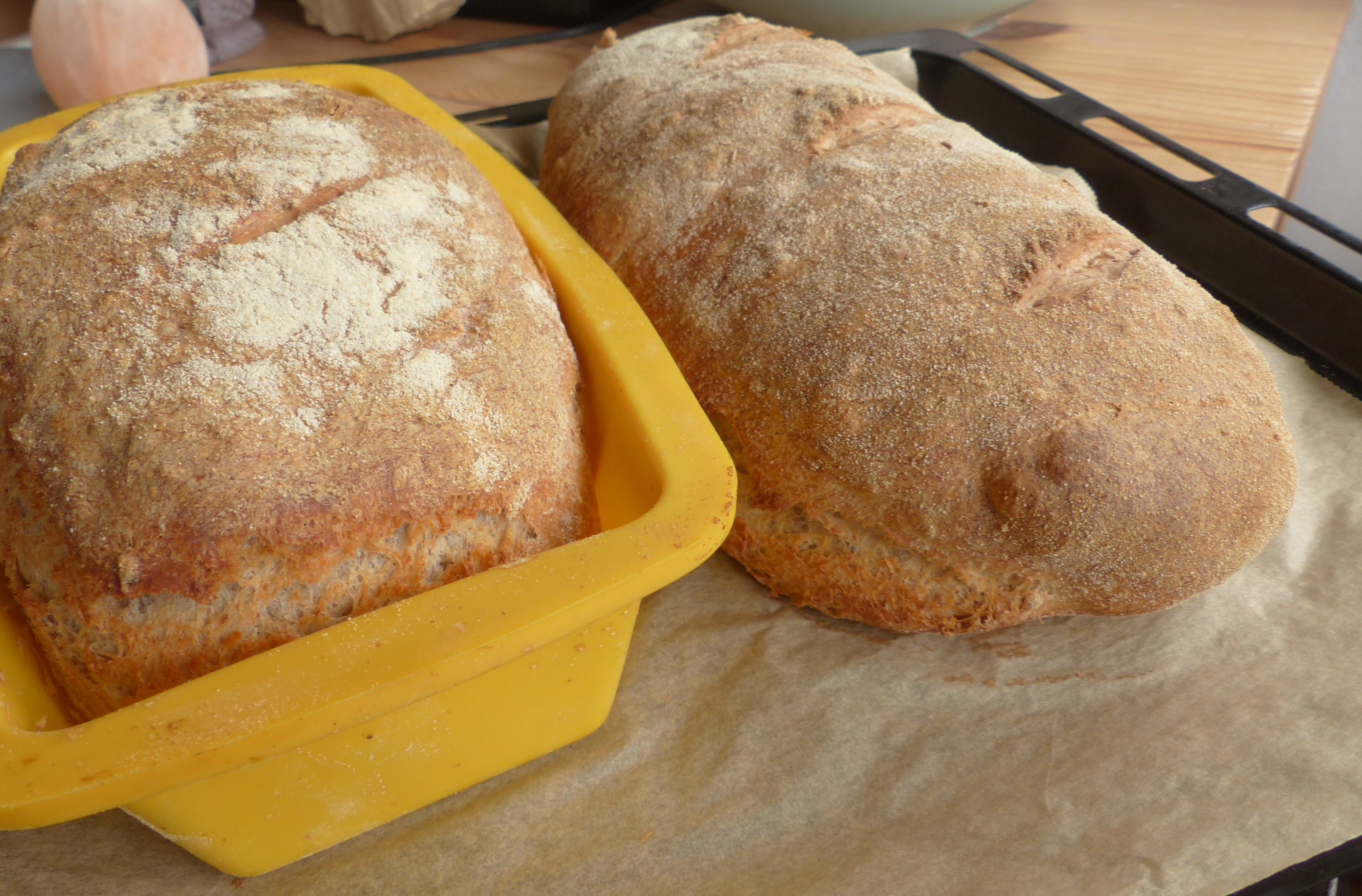 Dinkelbrot mit Sauerteig, ohne u. mit Backform
