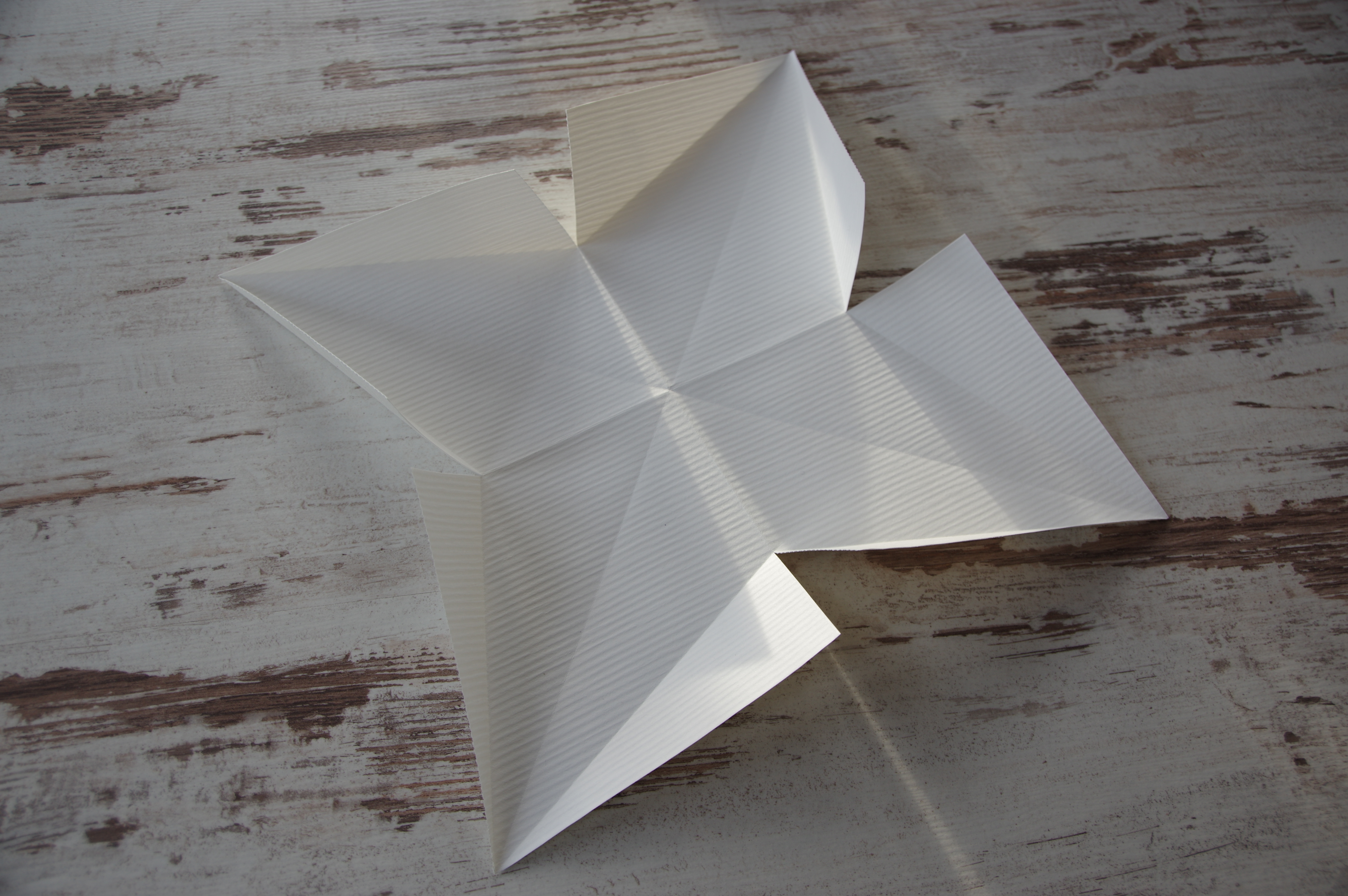 Faltsterne aus Tapete