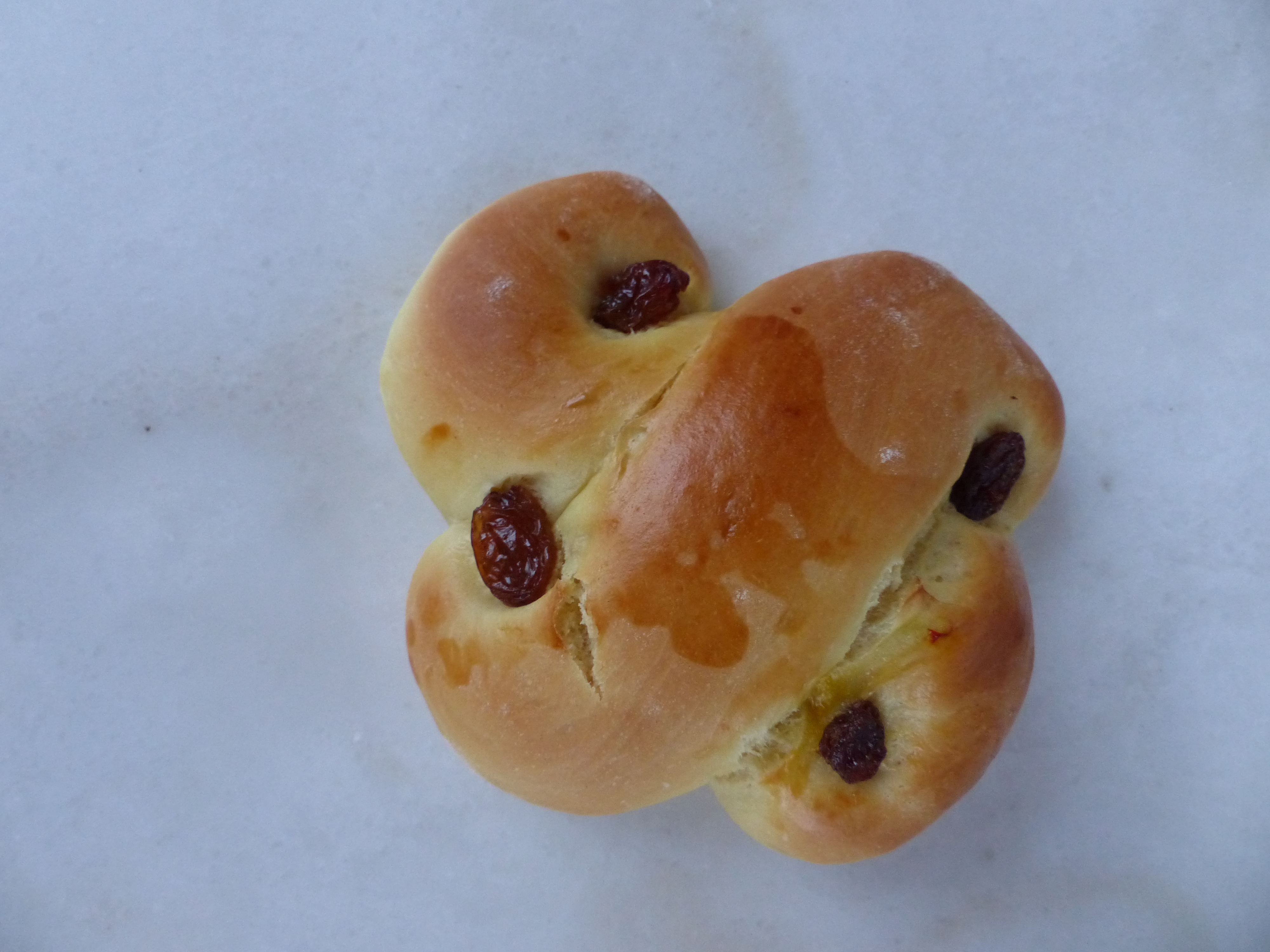 Luciabrote, Lussebullar, Lussekatter