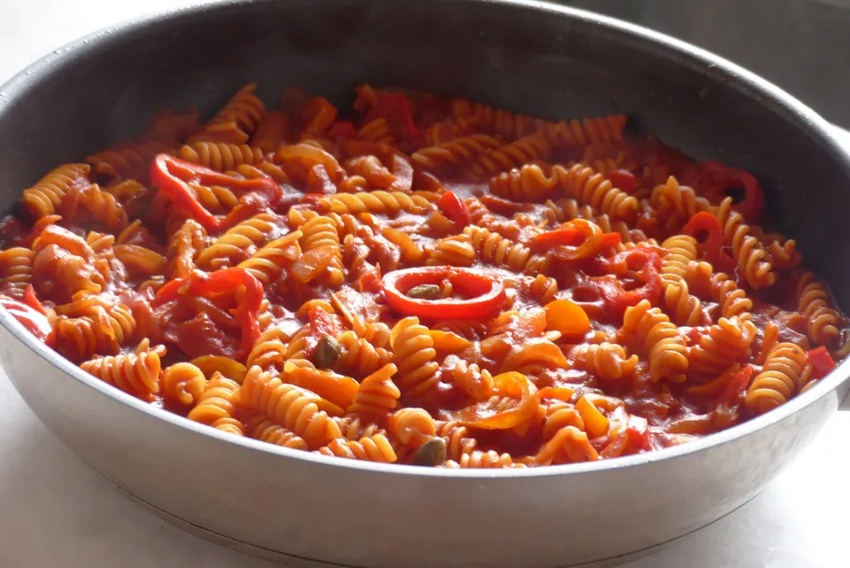 One-Pot-Pasta mit Paprika u.Tomatensauce