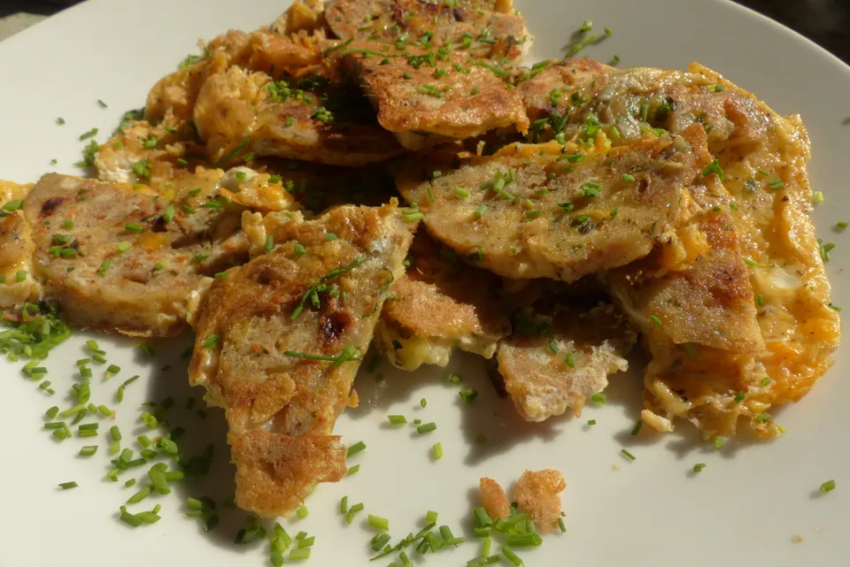 Semmelknödel, geröstet, mit Ei