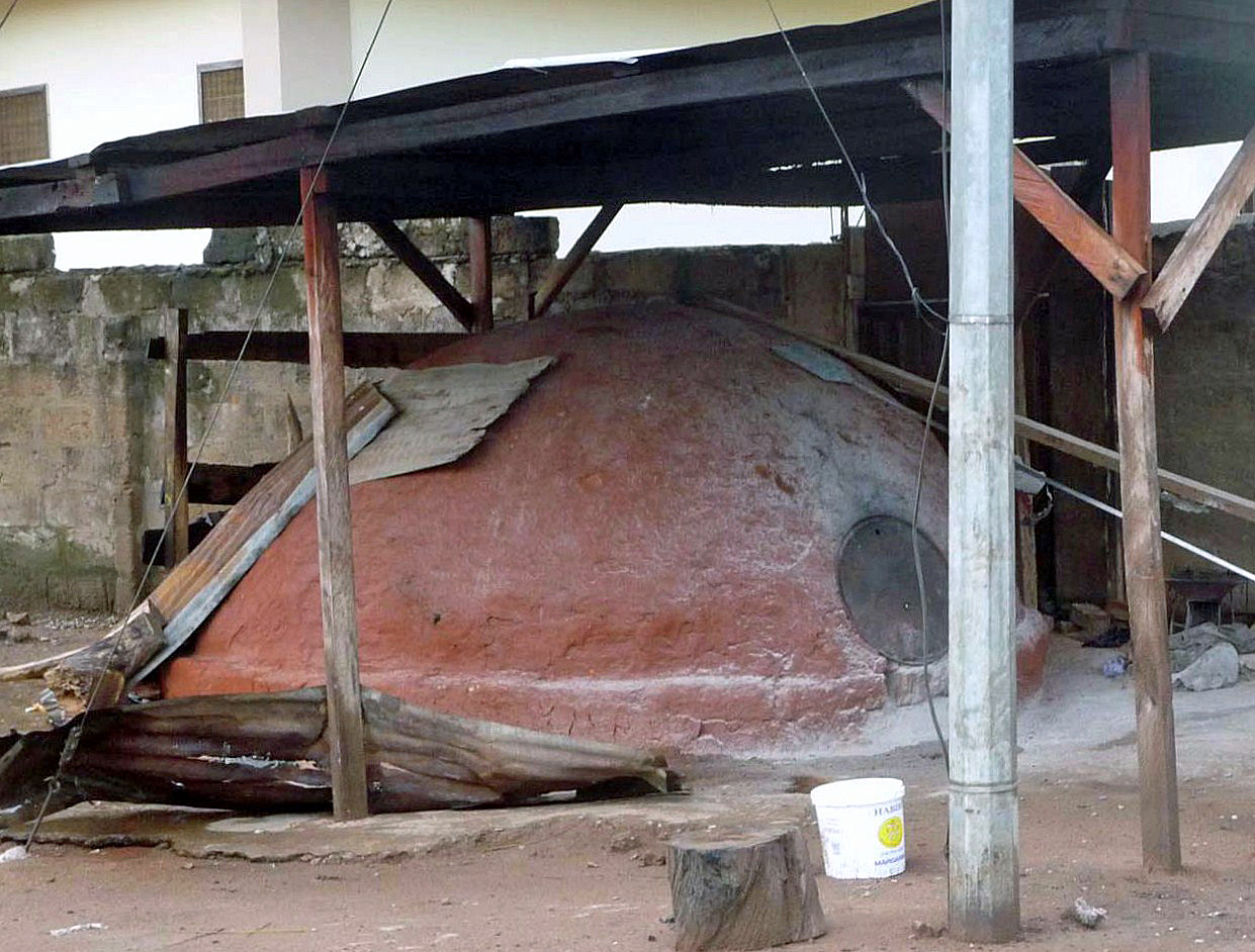 <p>Afrikanischer Backofen, Ghana</p>