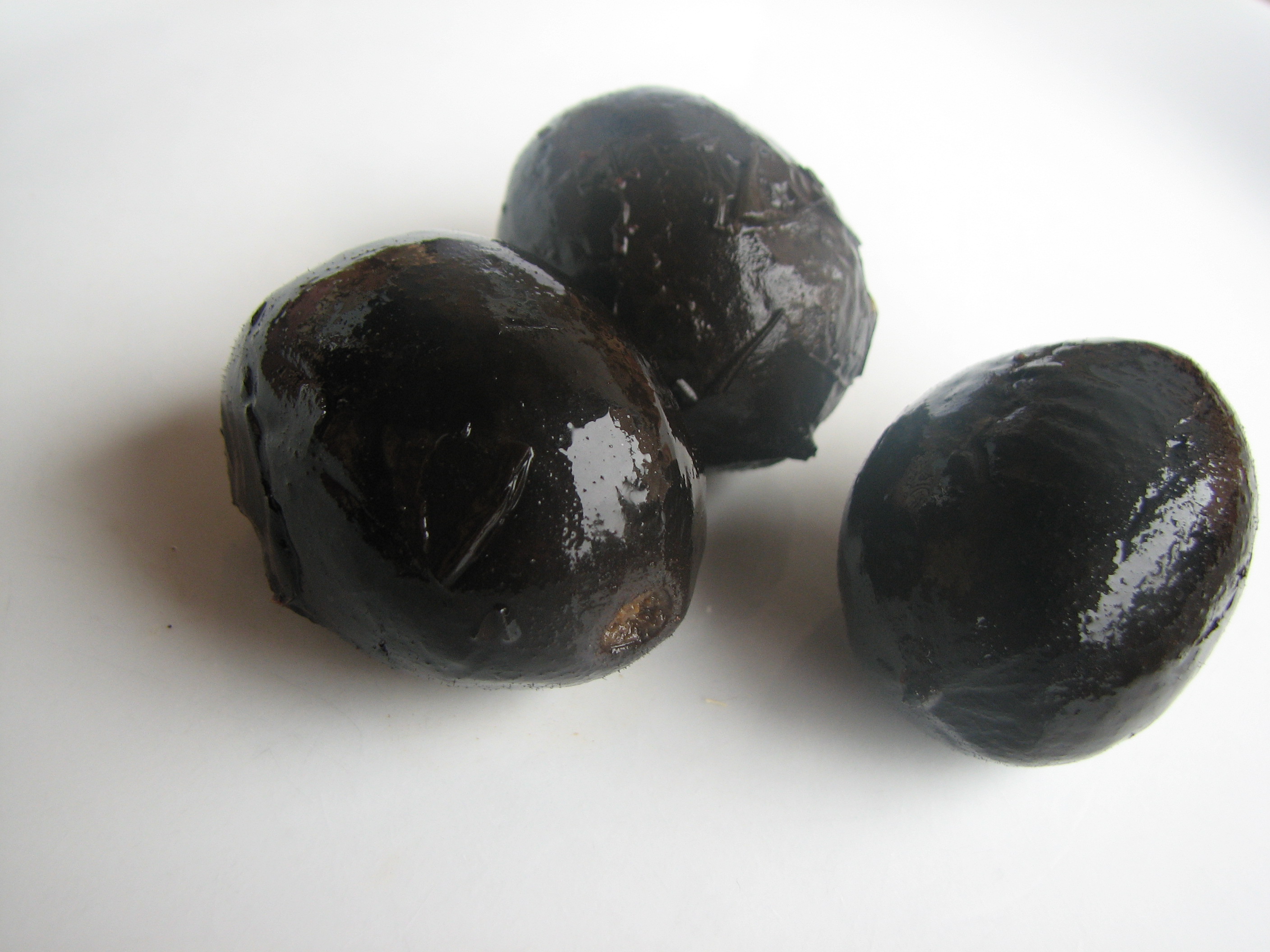 Schwarze Nüsse