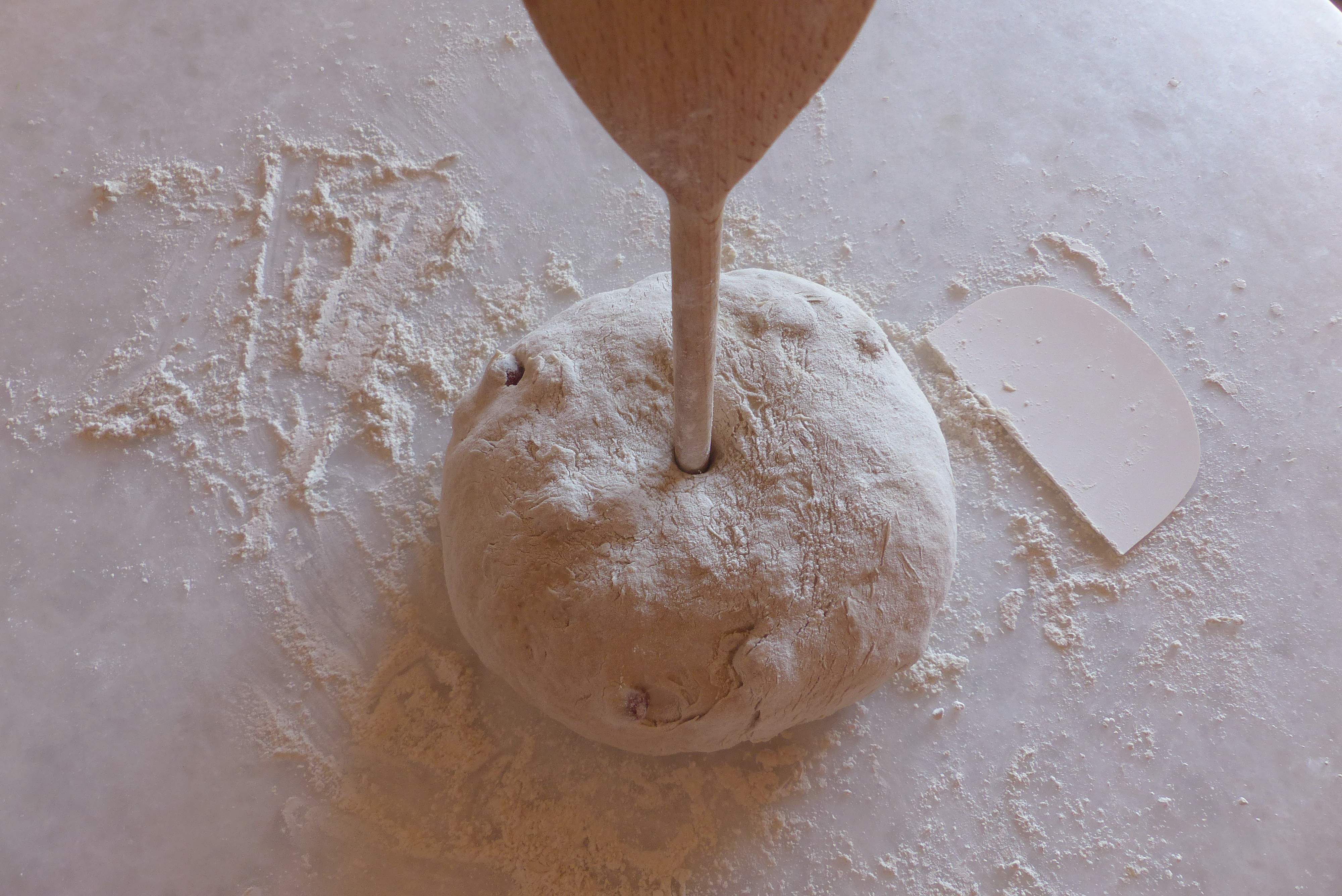 Ringbrot mit Haselnüssen