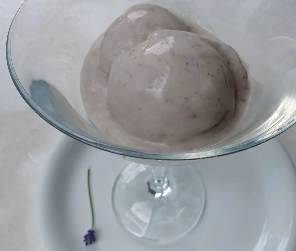 Lavendel-Kokos-Eis