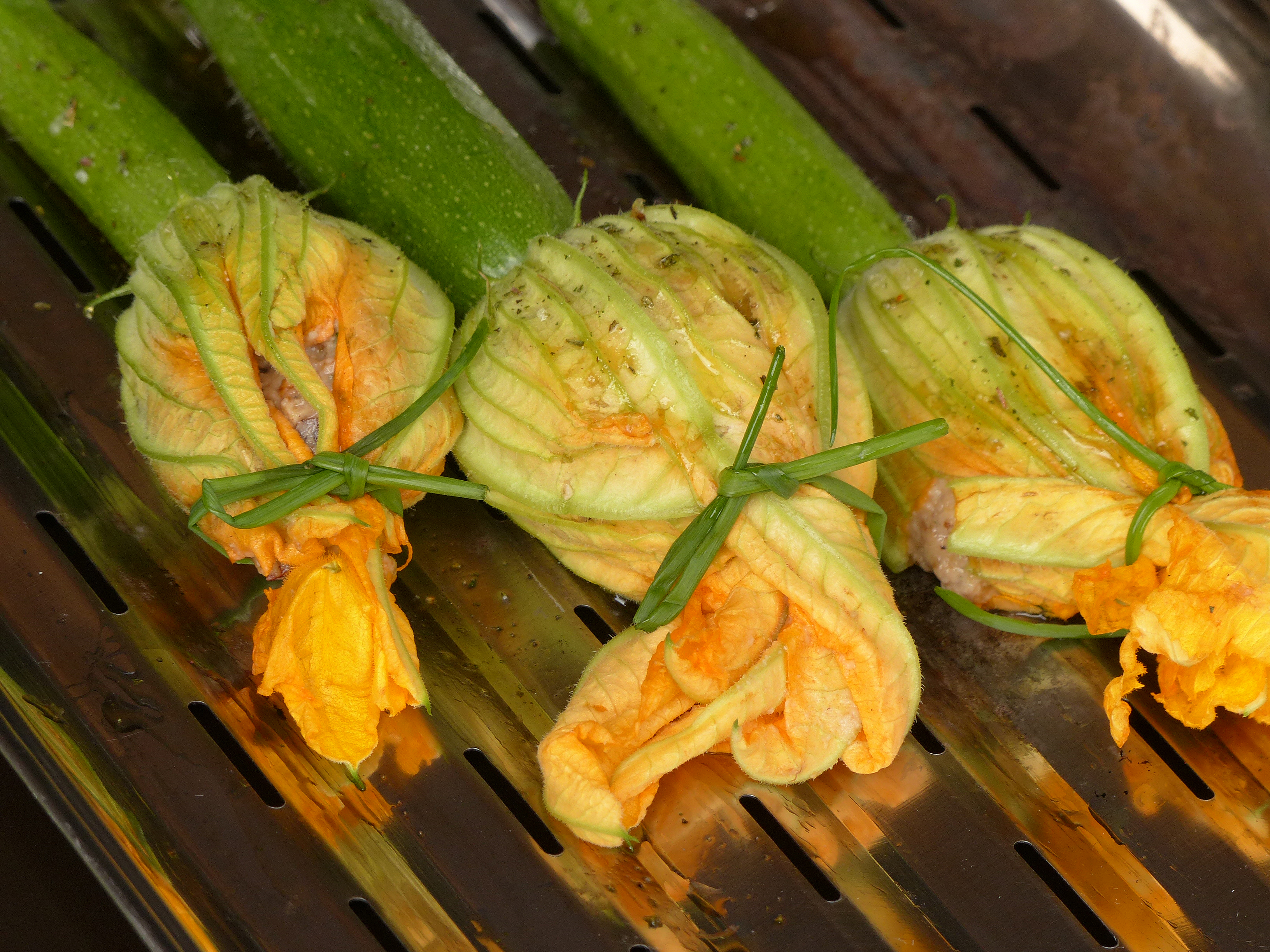 Zucchiniblüten, gefüllte