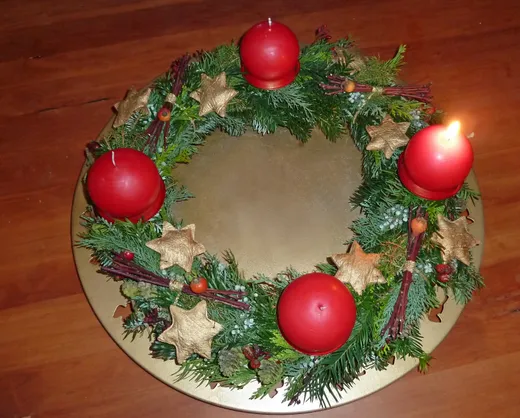 Über die Kerzen des Adventkranzes