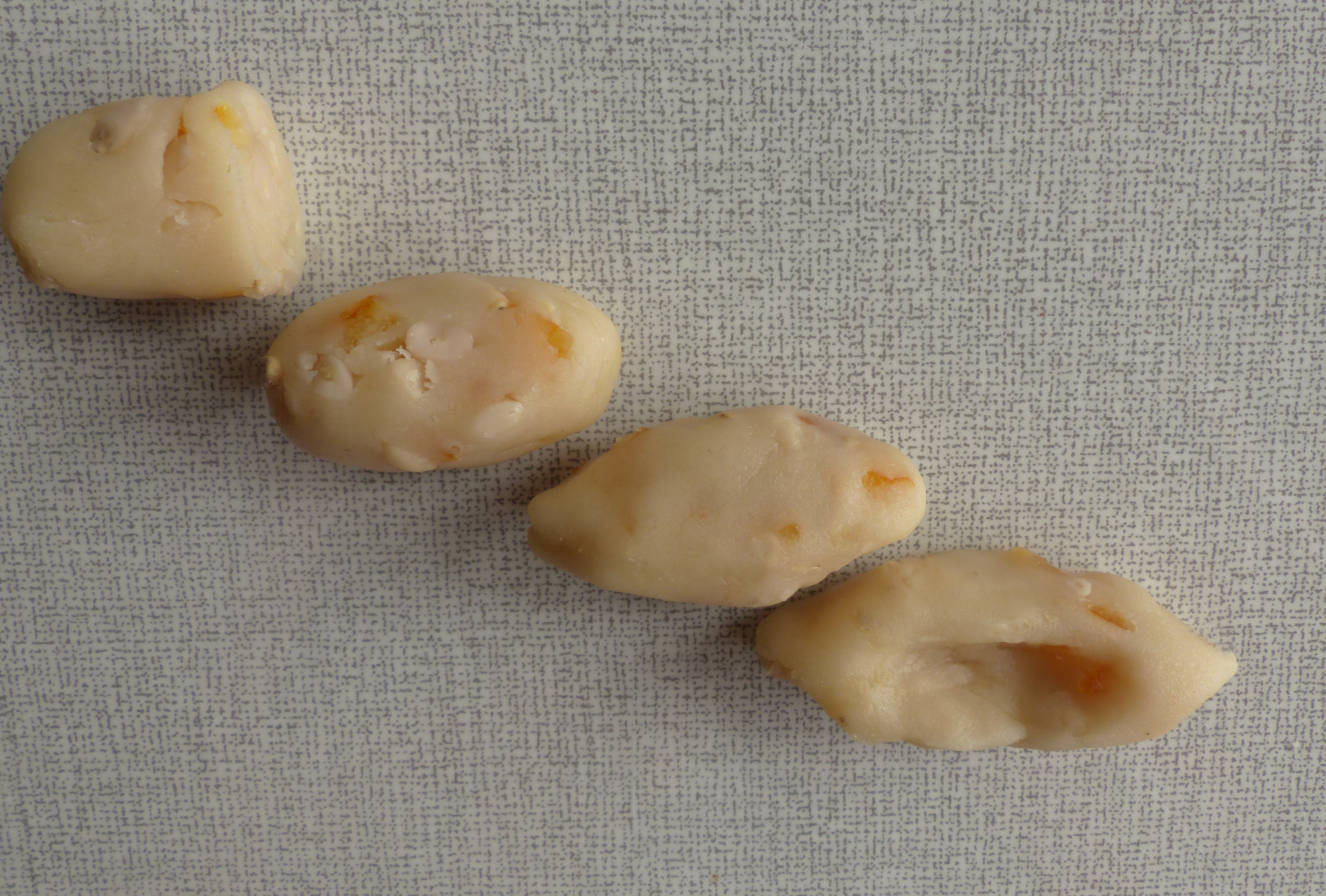 <p>So wird aus einem Stück Marzipan ein kleines Boot.</p>