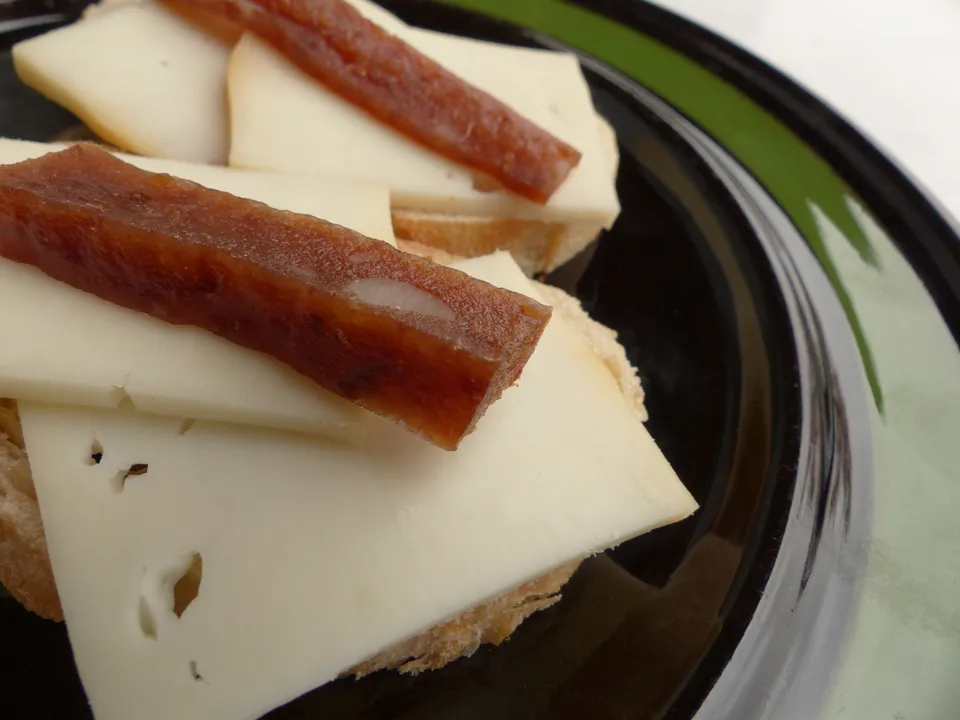 Fingerfood mit Ziegenkäse und Quittenbrot
