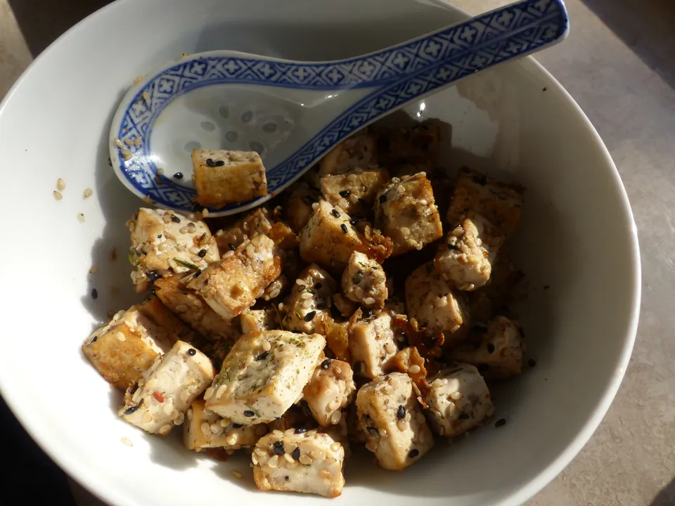 Feldsalat mit Tofu oder Schafkäse 