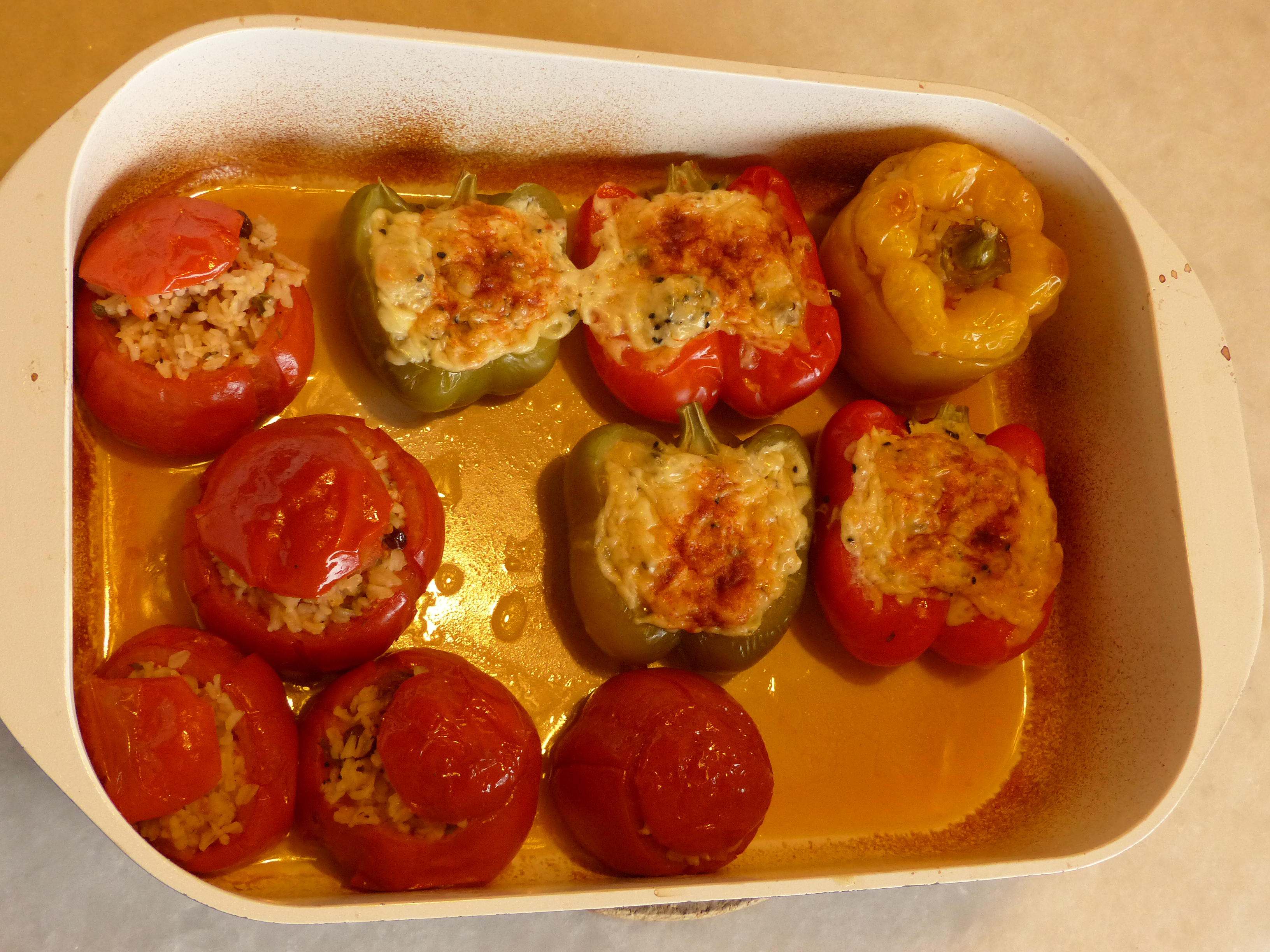 Paprika mit Auberginen-Joghurt-Fülle, gebacken