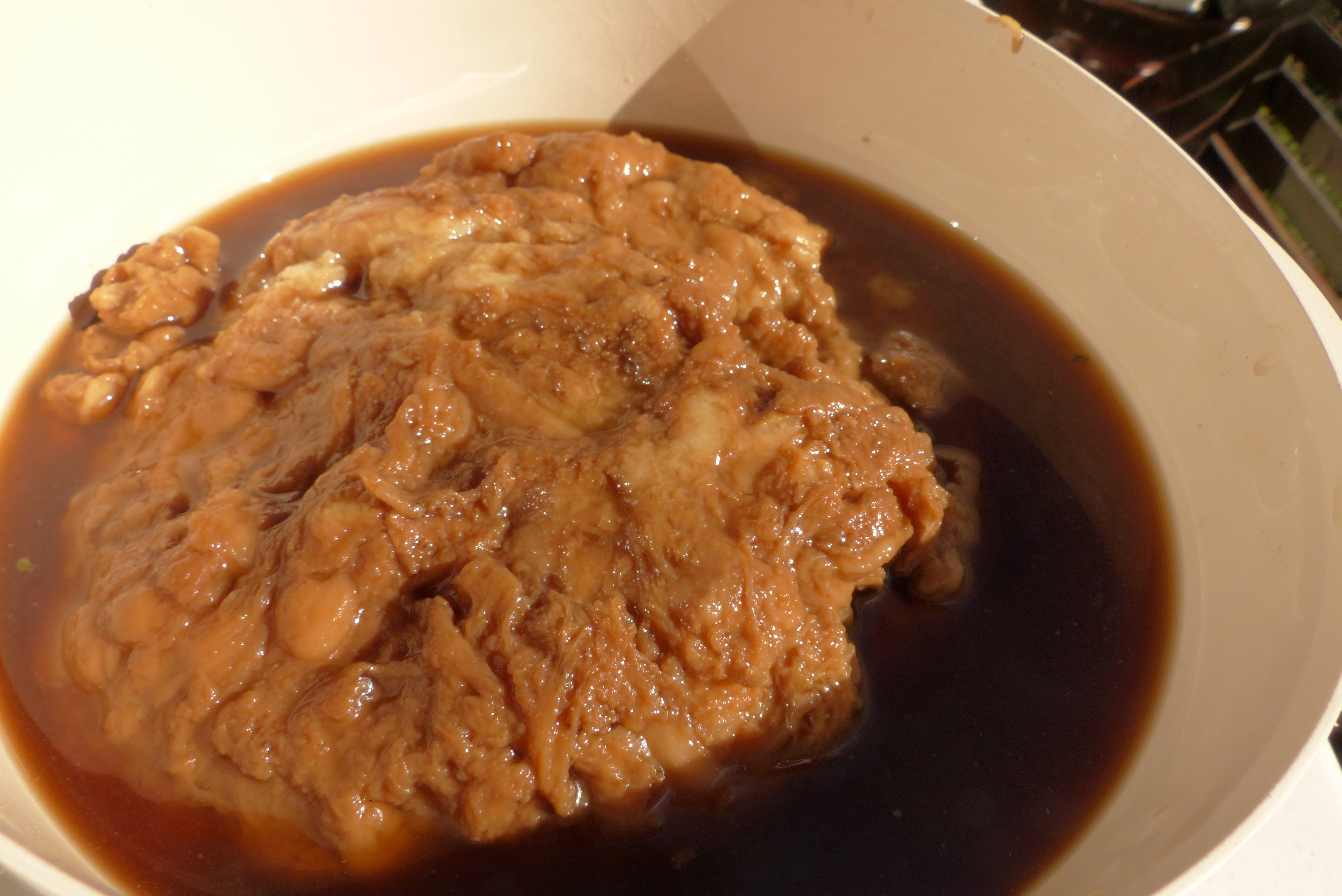 <p>Den gekochten  Roh-Seitan in der Brühe erkalten lassen</p>