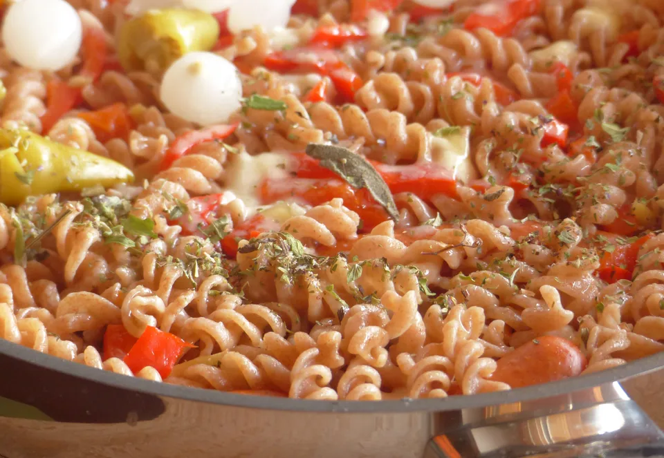 One-Pot-Pasta mit Spitzpaprika oder Zucchini