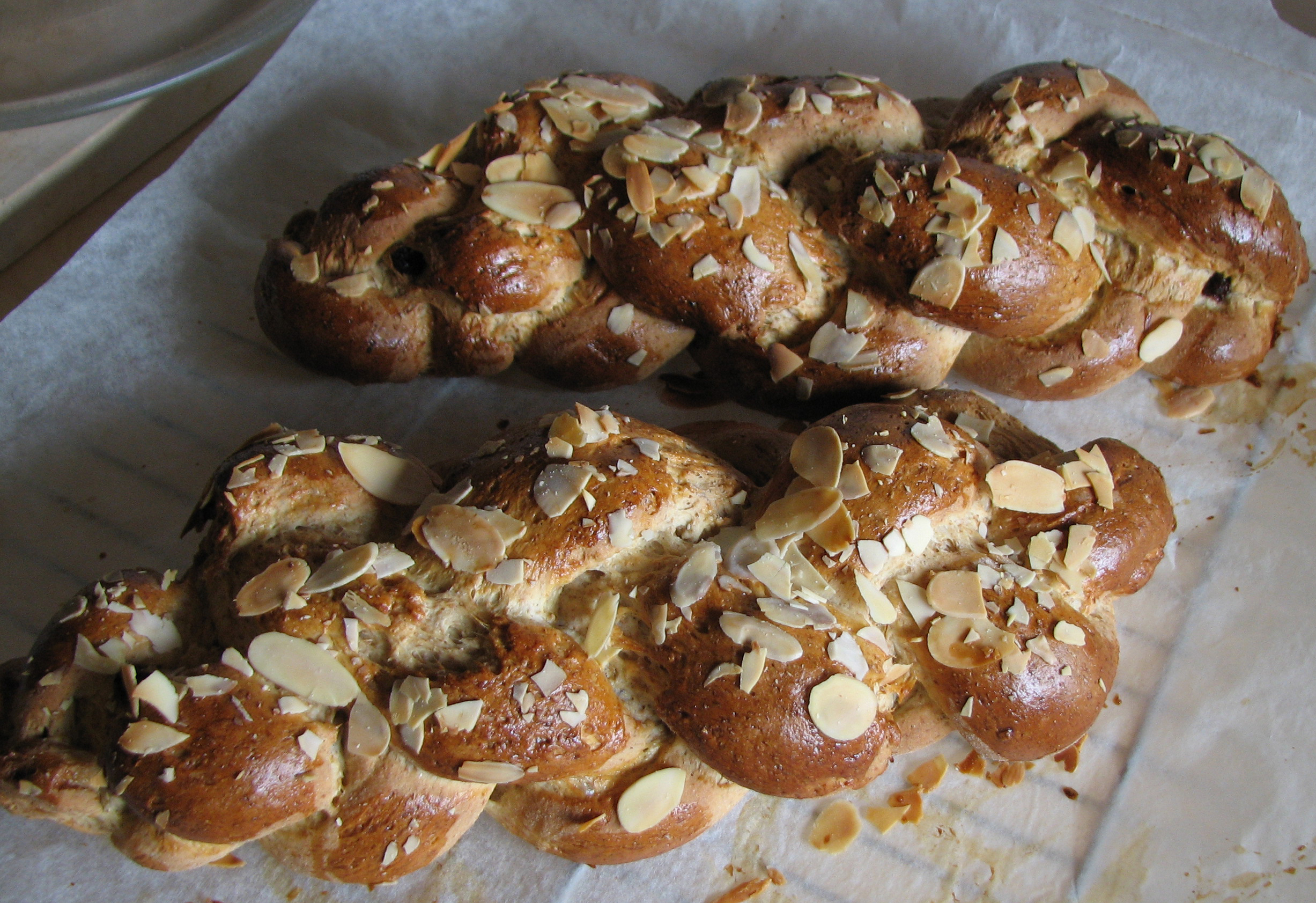 <p><a data-entity-substitution="canonical" data-entity-type="node" data-entity-uuid="6d774438-14f0-4070-af01-8a15d78f498f" href="/node/4293">Fertig gebackene Zweistrang-Hefezöpfe</a></p>