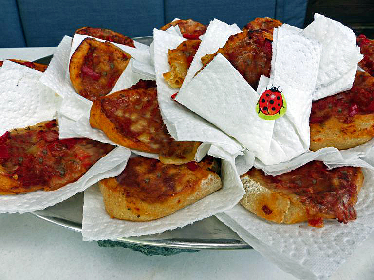 Pizzaschnecken aus Topfenteig, Quarkteig