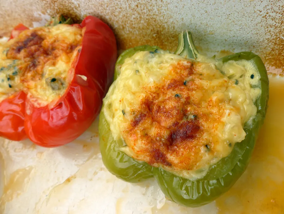 Paprika mit Auberginen-Joghurt-Fülle, gebacken