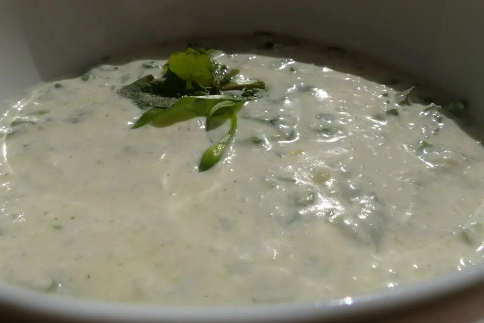 Joghurtsauce, pikant mit einem Hauch Natur