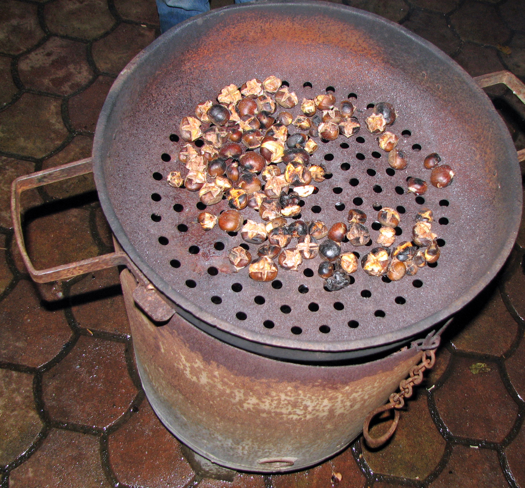 <p>Hier sehen Sie das Resultat eines herbstlichen Sammel-Spazierganges am Waldrand.</p>
