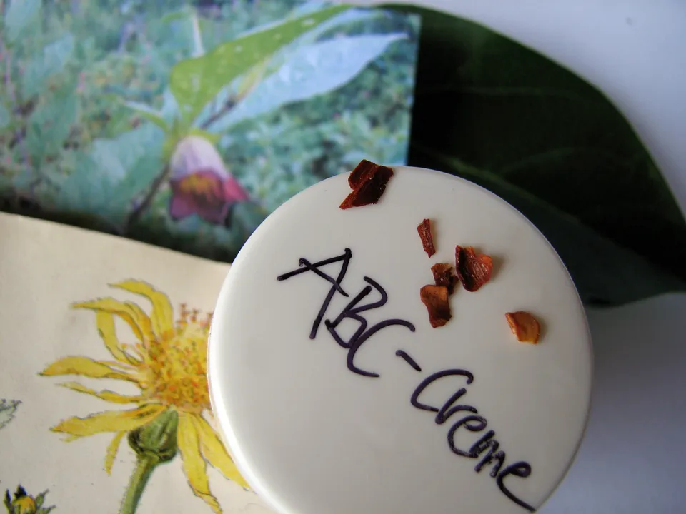 Creme - Balsam - Salbe - Grundrezepte