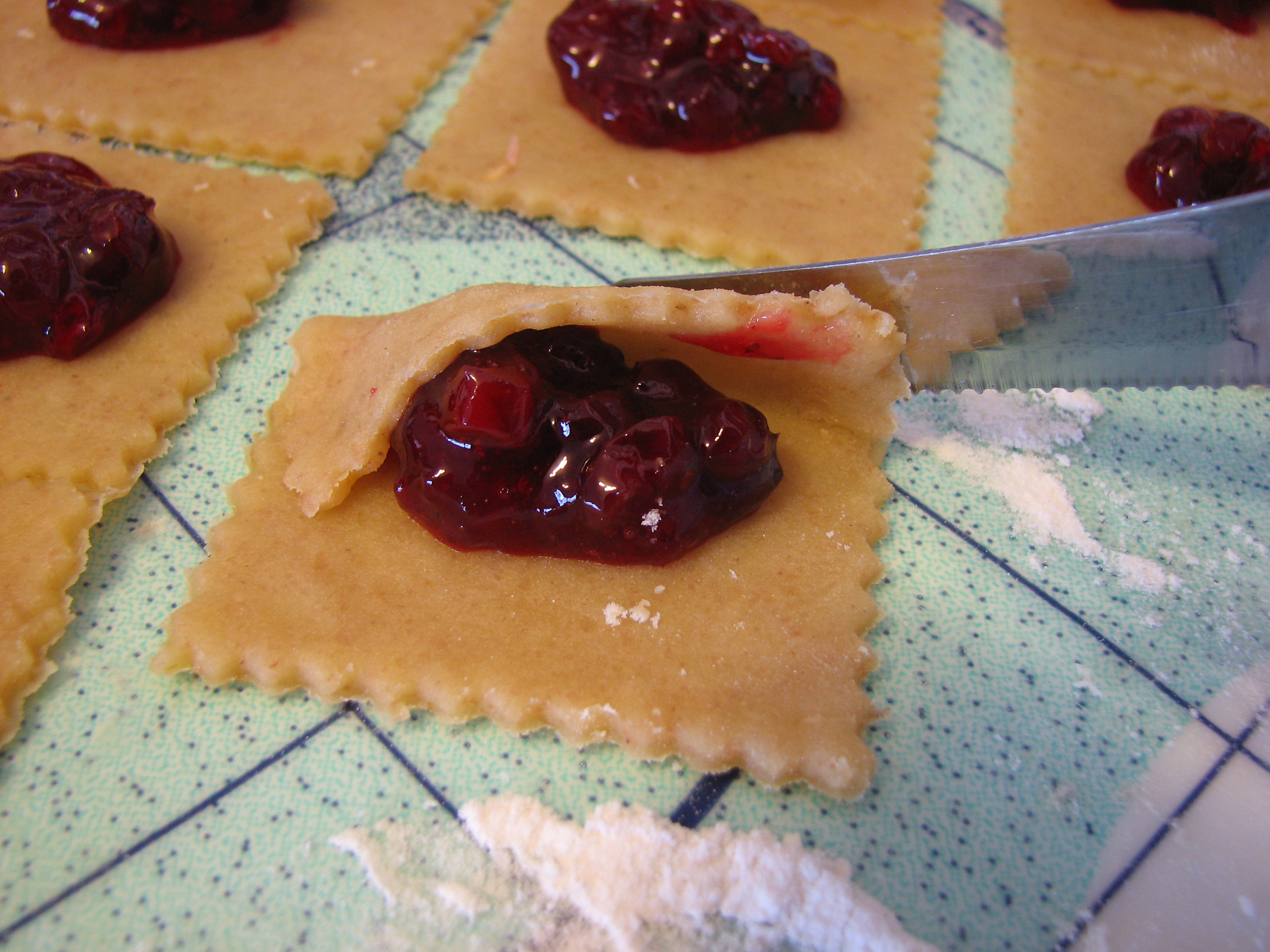 <p>So werden die Seiten zur Mitte gelegt.</p>