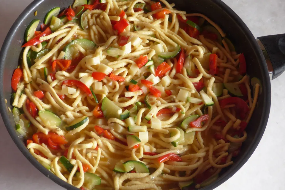 Spätzle-Pfannenquickie mit Gemüse