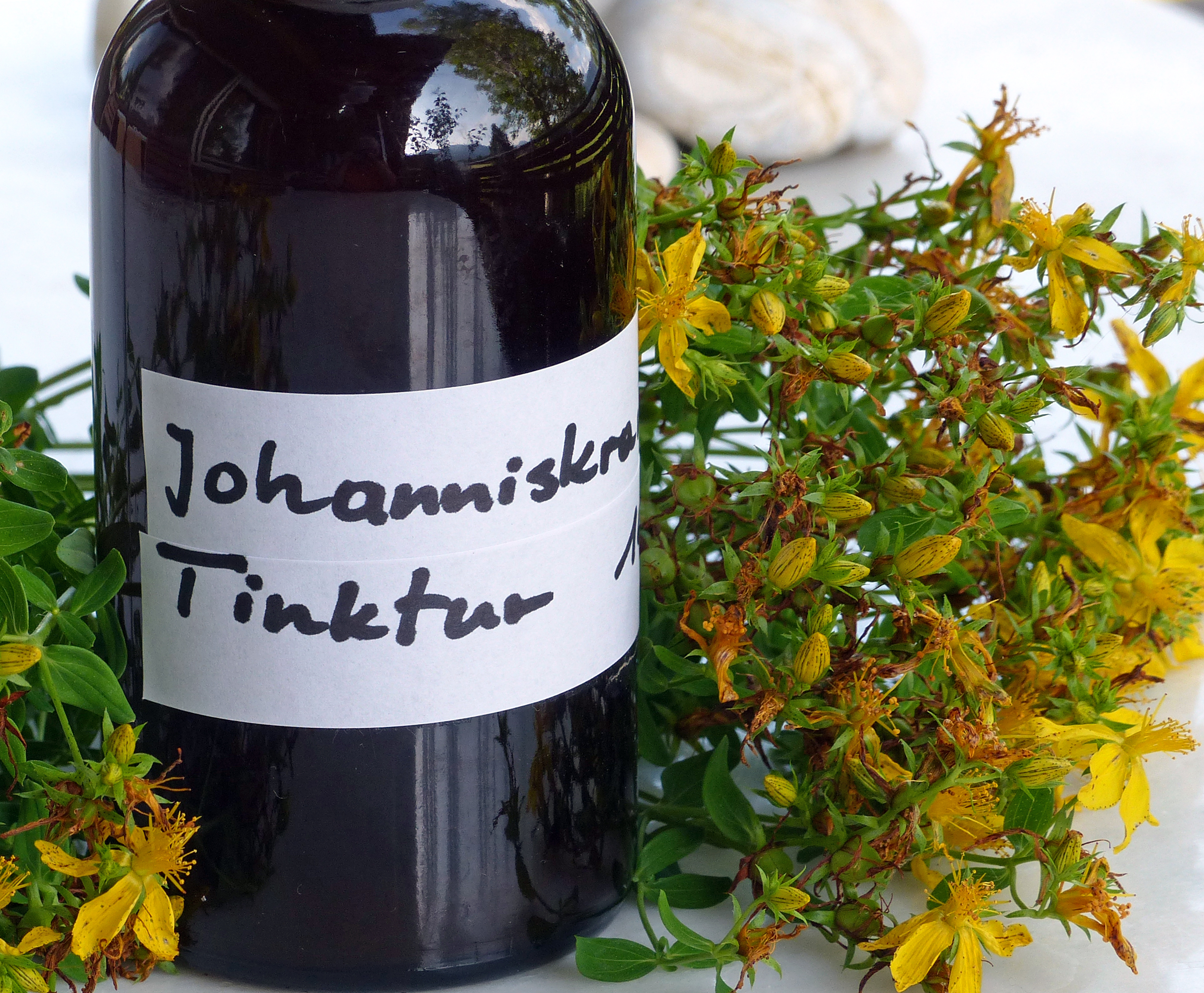 Johanniskrauttinktur   und  -Tee