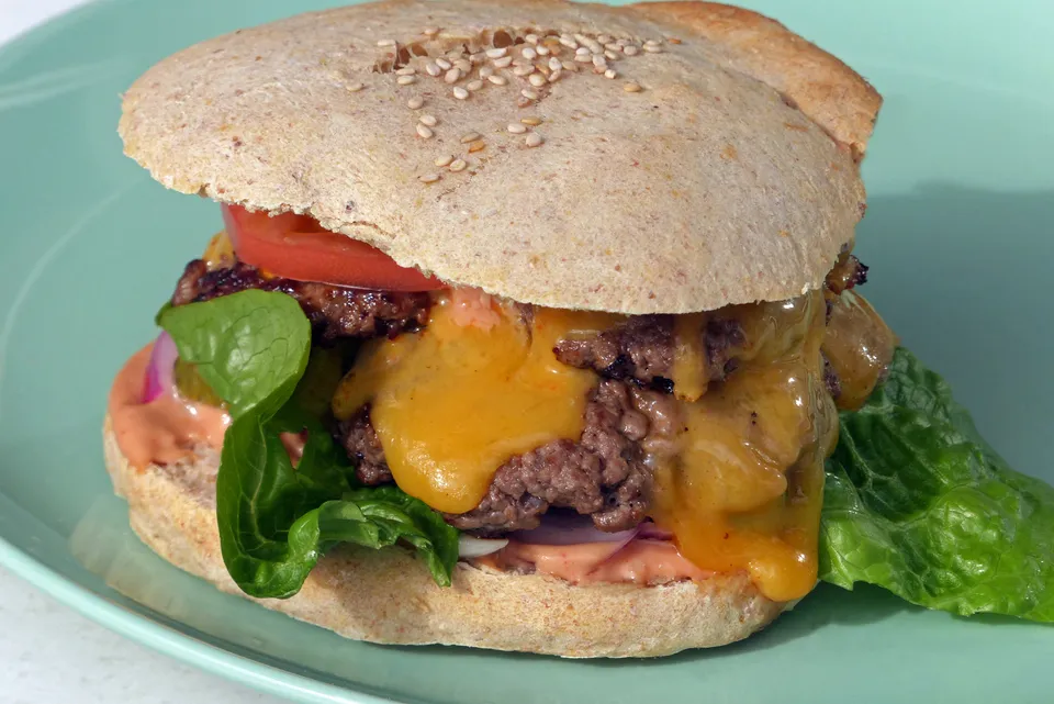 Burger mit Smash-Doppelpatty