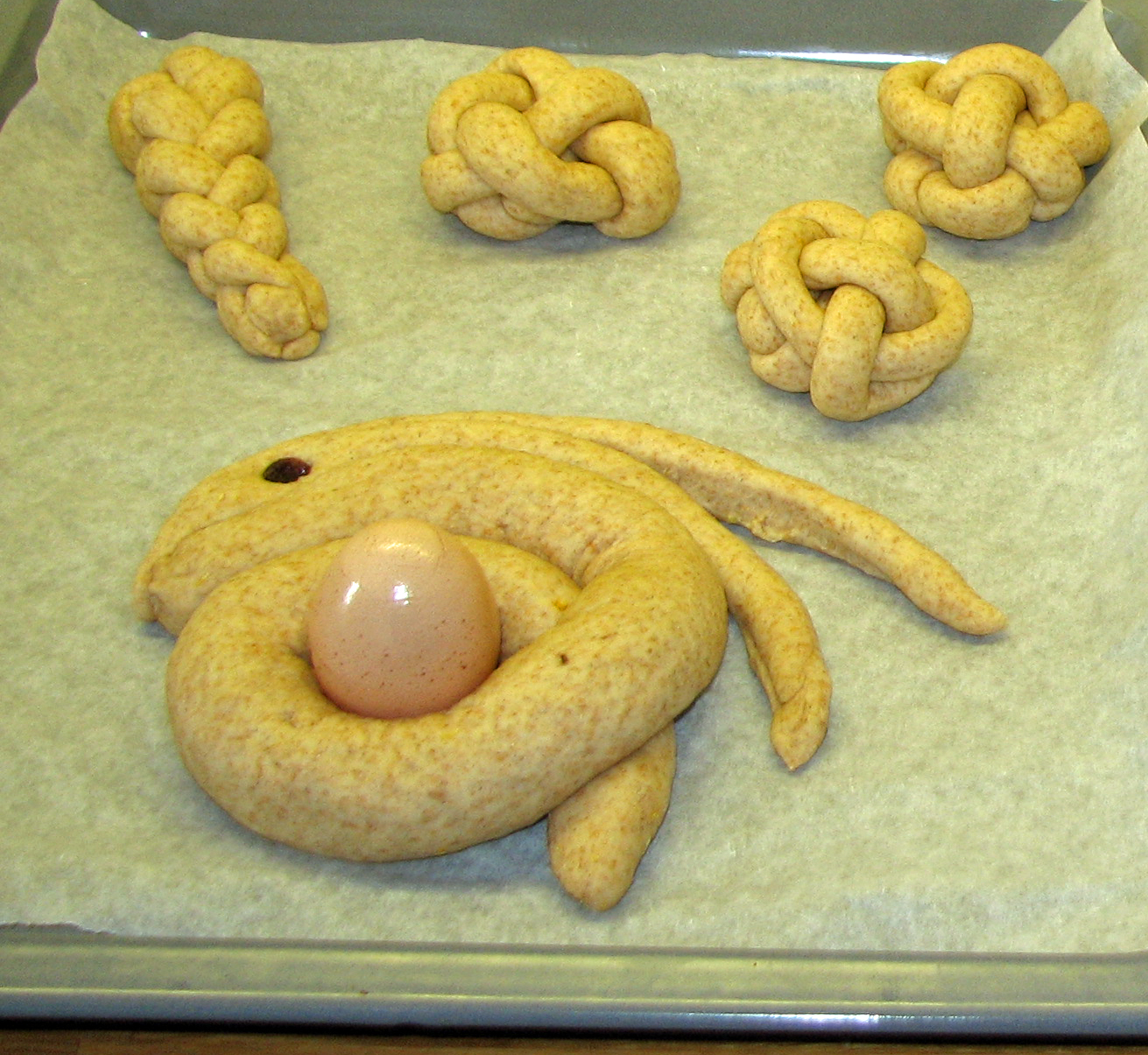 Osterhasen aus süßem Hefeteig