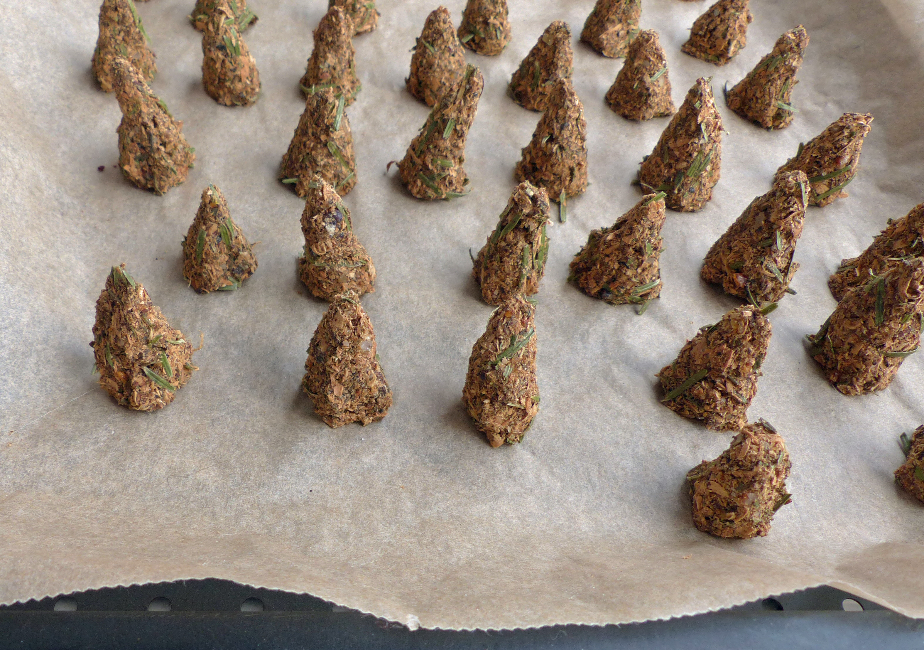 <p>Die Räucherkegel "Tannenwald" trocknen lange, bis sie bereit zum Anzünden sind.</p>