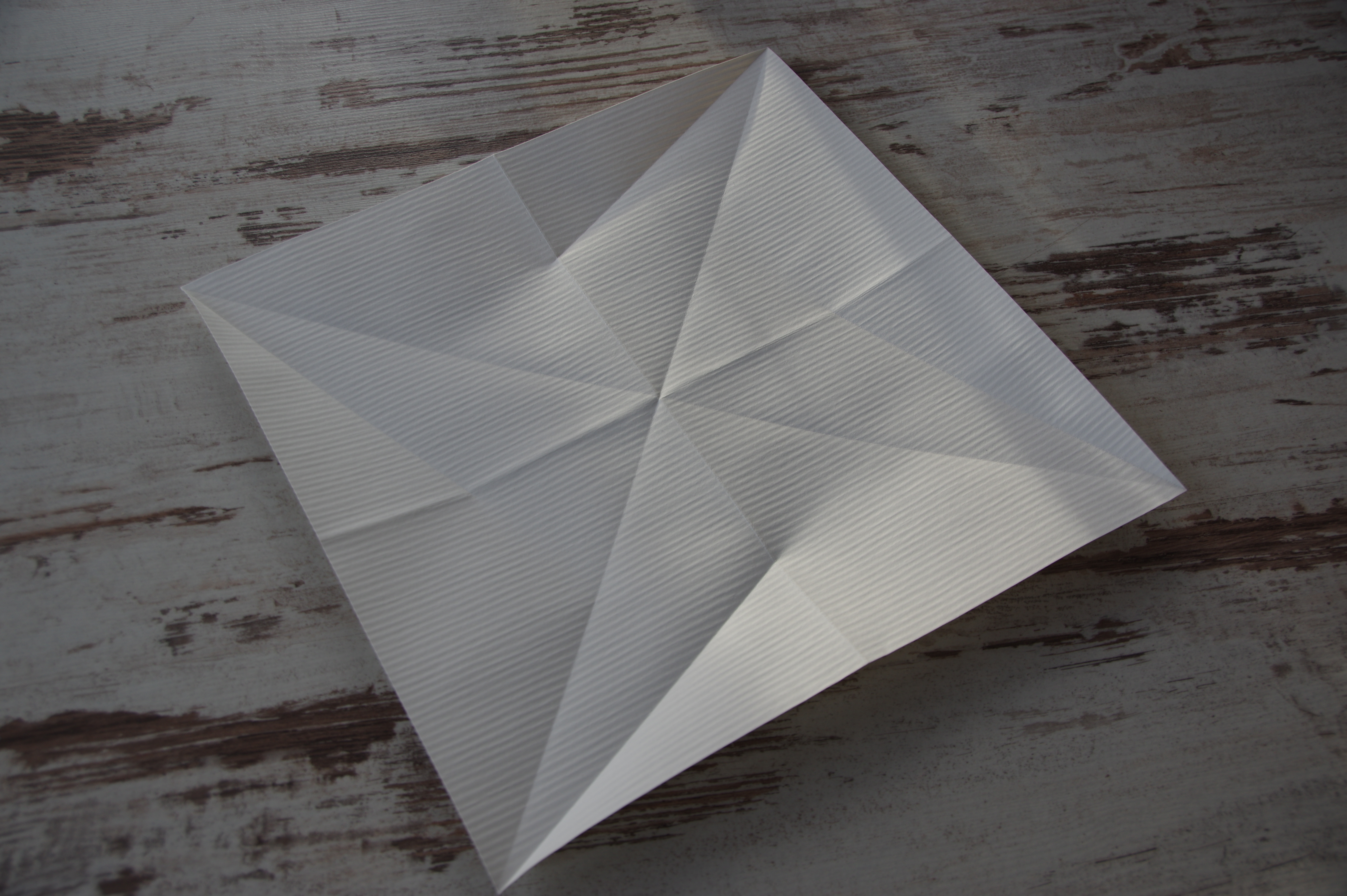 Faltsterne aus Tapete