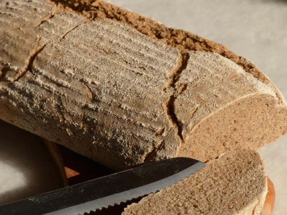 Roggen-Dinkel-Mischbrot mit Sauerteig