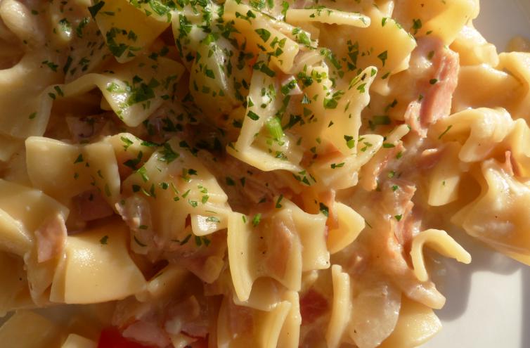 One-Pot-Pasta mit Schinken- Käse-Sauce