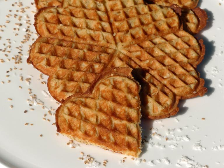 Waffeln mit Sesam und Kokos