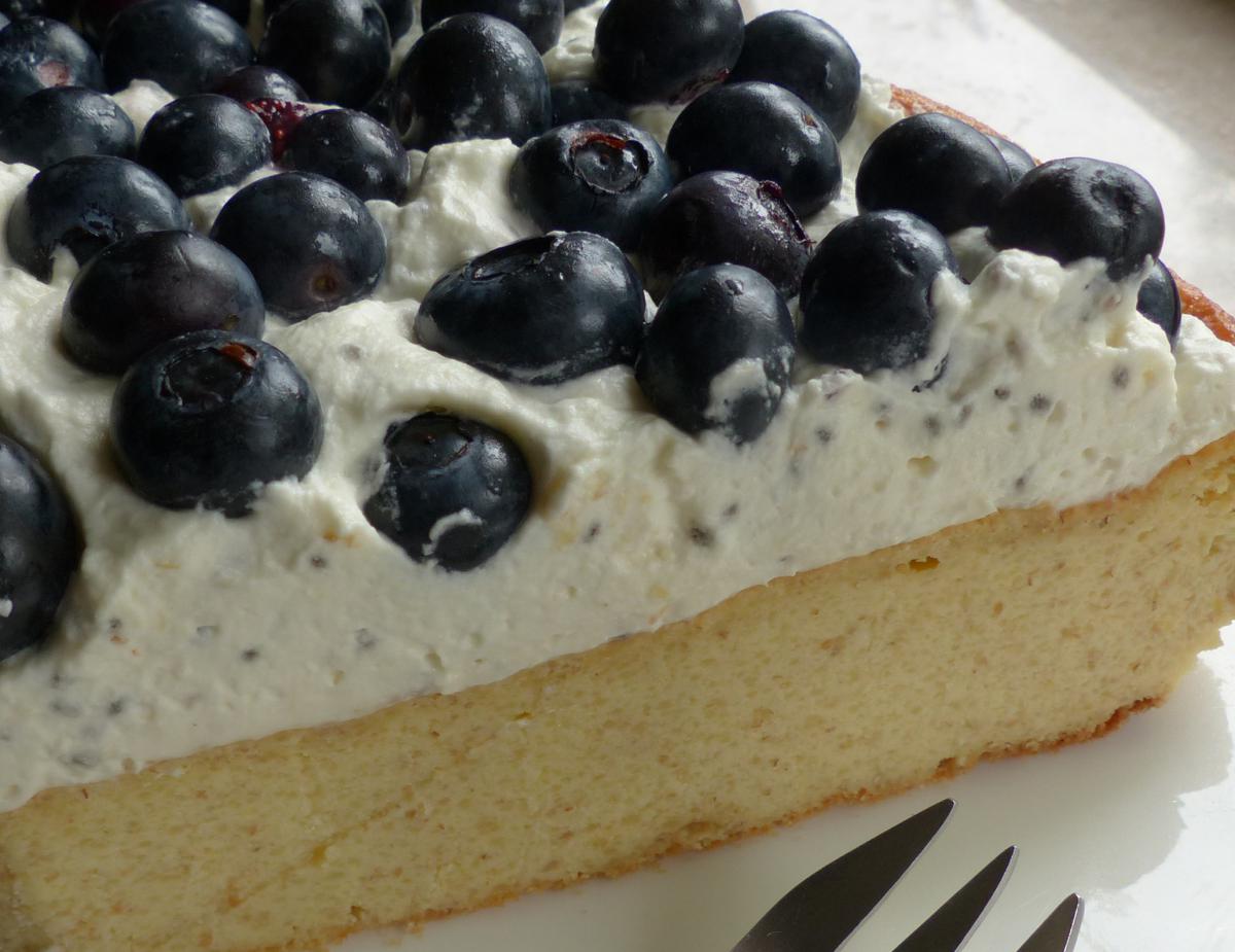 Lockerer, schneller Topfenkuchen / Quarkkuchen mit Sahne und ...